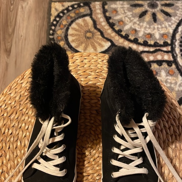 Old Navy black suede high top sneakers, fur along top, Size 6, great condition - Picture 2 of 6